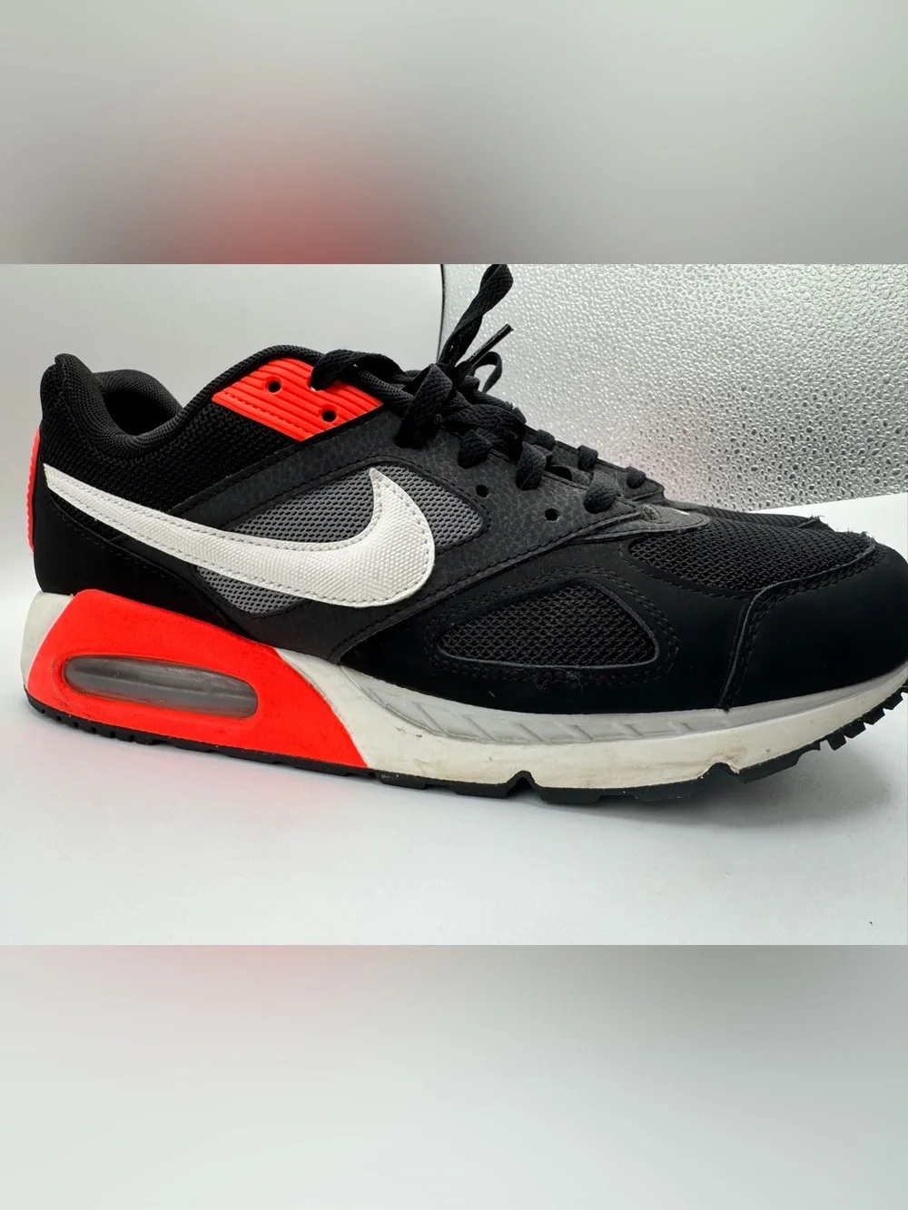 Size 10.5 - Nike Air Max IVO Black Crimson